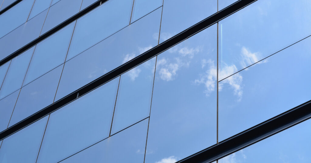 fachada de vidro em Ubatuba