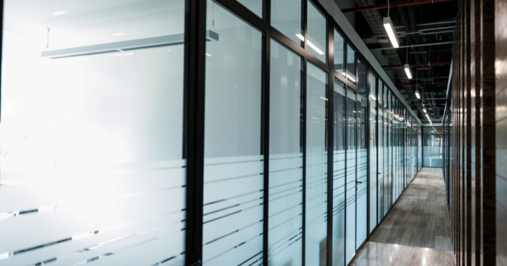 parede de vidro em Ubatuba